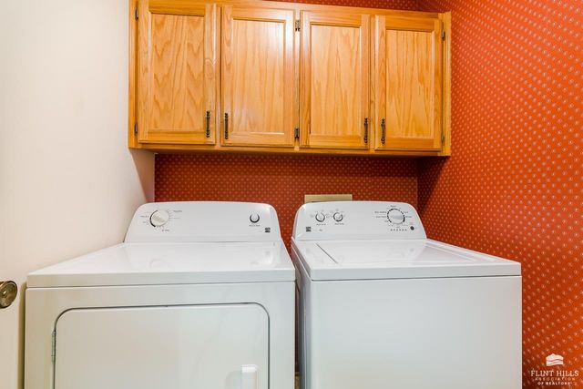 1615 Woodcrest, Manhattan, KS 66502