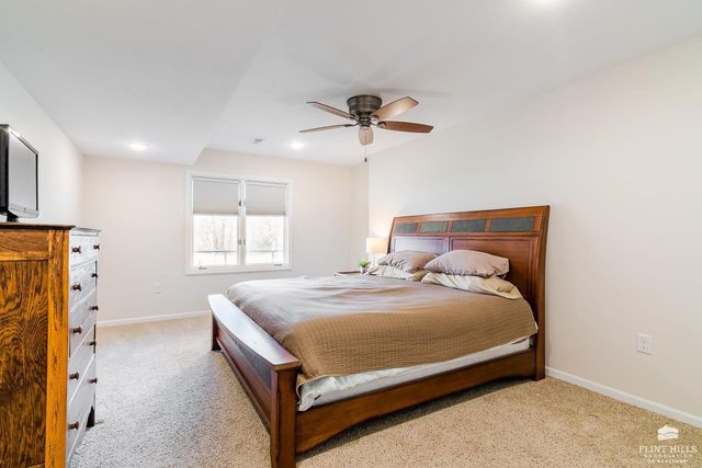 1615 Woodcrest, Manhattan, KS 66502