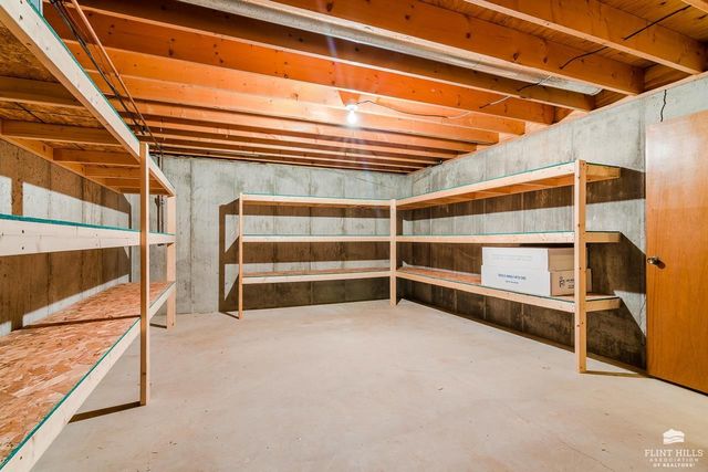 1615 Woodcrest, Manhattan, KS 66502