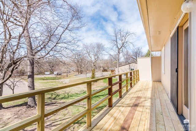 1615 Woodcrest, Manhattan, KS 66502
