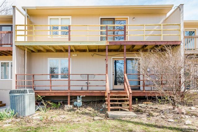 1615 Woodcrest, Manhattan, KS 66502