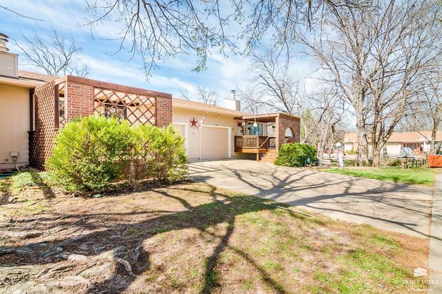 1615 Woodcrest, Manhattan, KS 66502