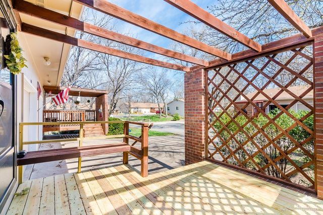 1615 Woodcrest, Manhattan, KS 66502