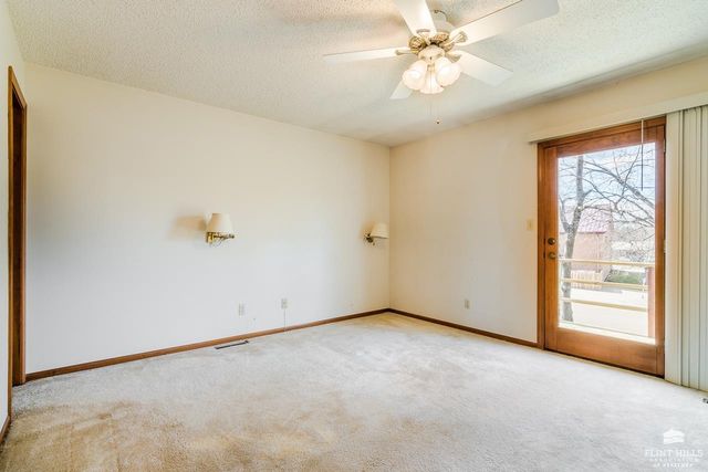 1615 Woodcrest, Manhattan, KS 66502