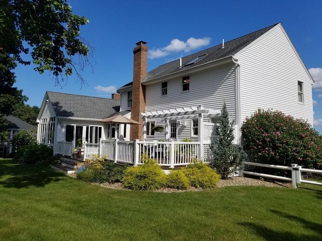 21 Julia Connors Drive, Burlington, MA 01803