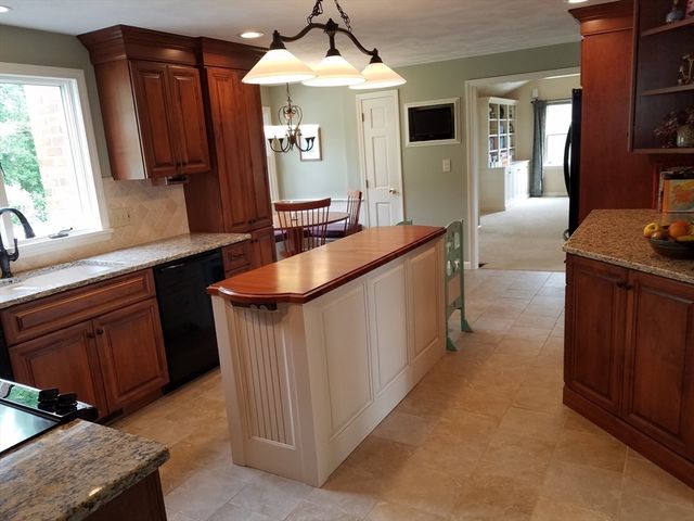 21 Julia Connors Drive, Burlington, MA 01803