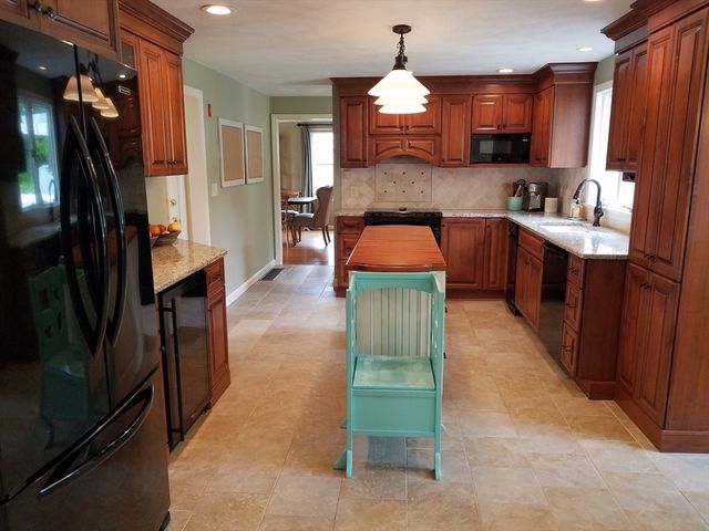 21 Julia Connors Drive, Burlington, MA 01803
