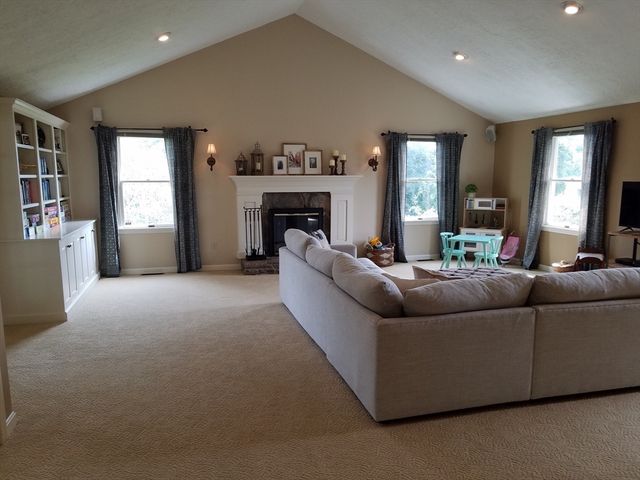21 Julia Connors Drive, Burlington, MA 01803
