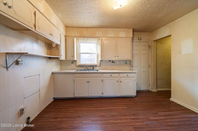 3802 Oakleaf Ln, Louisville, KY 40219