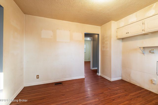 3802 Oakleaf Ln, Louisville, KY 40219