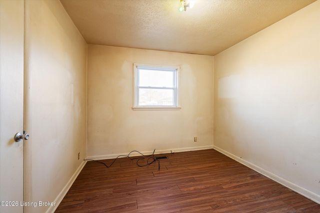 3802 Oakleaf Ln, Louisville, KY 40219