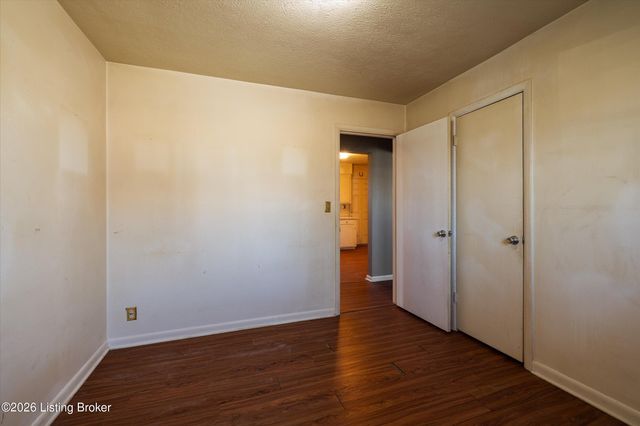 3802 Oakleaf Ln, Louisville, KY 40219