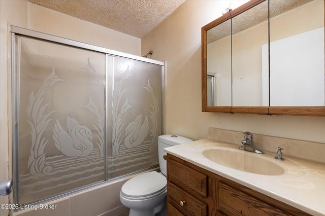 3802 Oakleaf Ln, Louisville, KY 40219