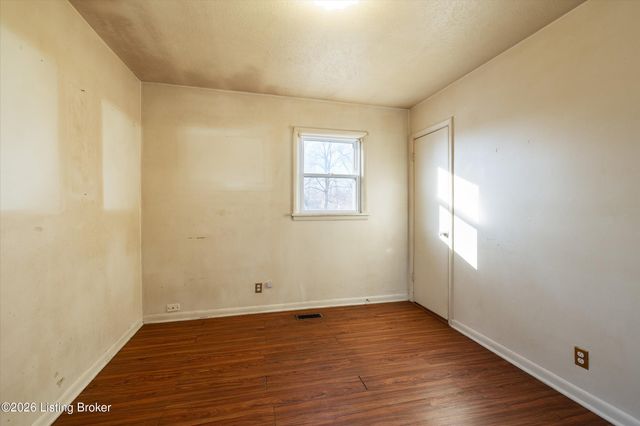 3802 Oakleaf Ln, Louisville, KY 40219