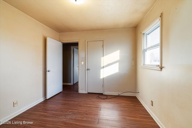 3802 Oakleaf Ln, Louisville, KY 40219