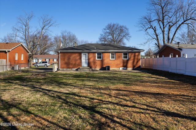 3802 Oakleaf Ln, Louisville, KY 40219