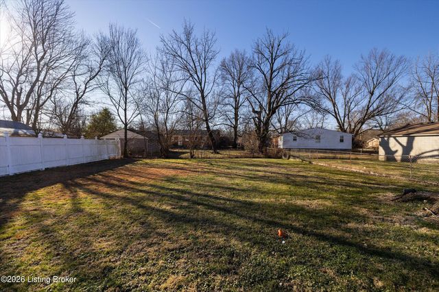 3802 Oakleaf Ln, Louisville, KY 40219