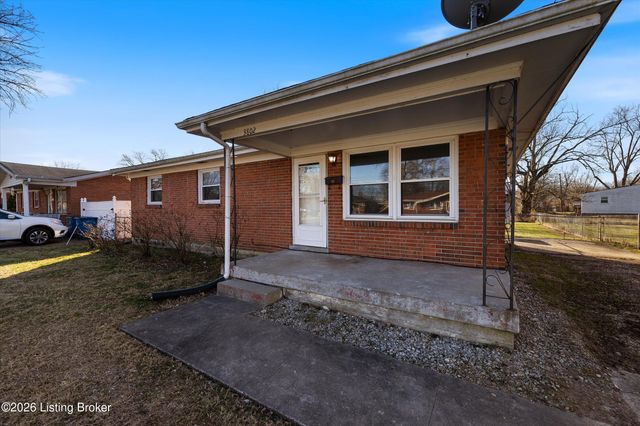 3802 Oakleaf Ln, Louisville, KY 40219