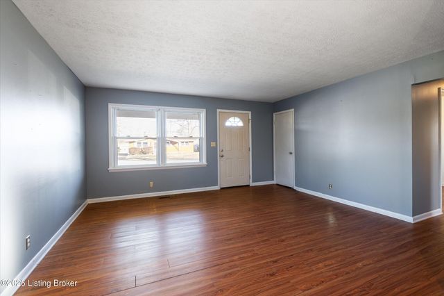 3802 Oakleaf Ln, Louisville, KY 40219