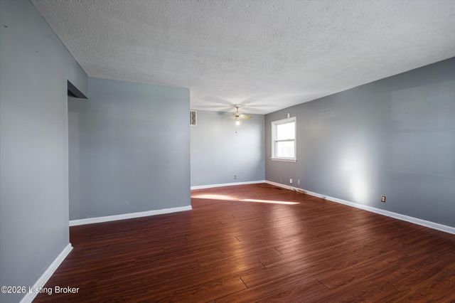 3802 Oakleaf Ln, Louisville, KY 40219