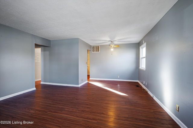 3802 Oakleaf Ln, Louisville, KY 40219