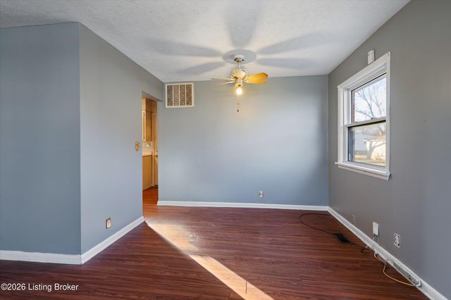 3802 Oakleaf Ln, Louisville, KY 40219