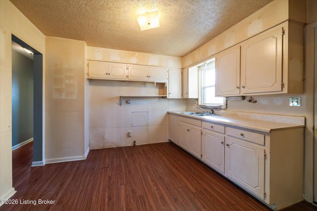 3802 Oakleaf Ln, Louisville, KY 40219