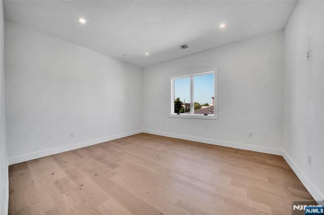 1522 11th Street, Fort Lee, NJ 07024