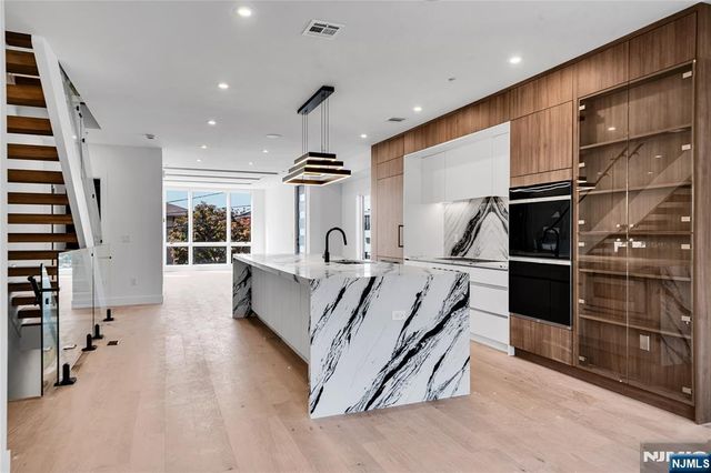 1522 11th Street, Fort Lee, NJ 07024