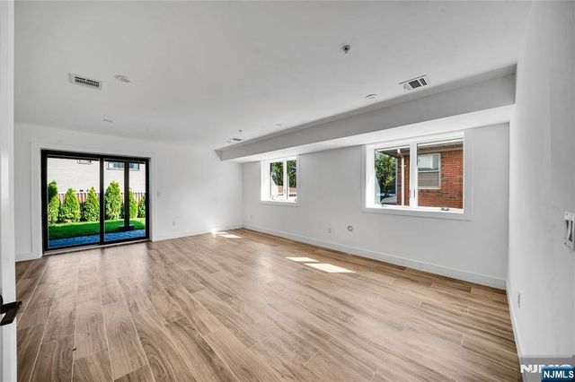 1522 11th Street, Fort Lee, NJ 07024