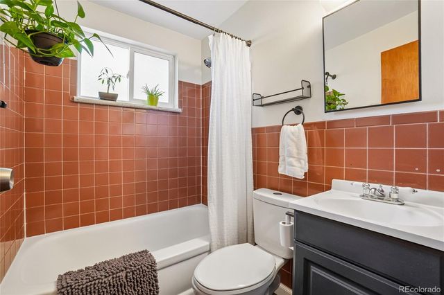 1666 W Sterne Parkway, Littleton, CO 80120