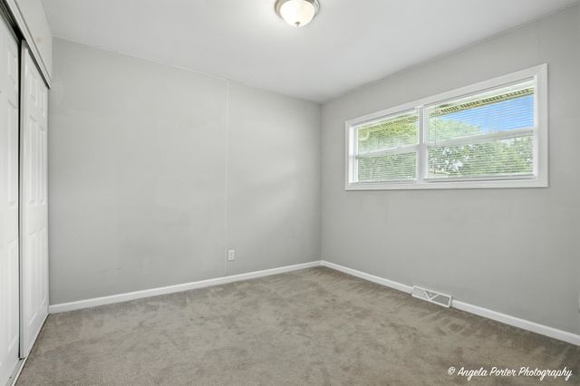 4420 Clearview Drive, Mchenry, IL 60050