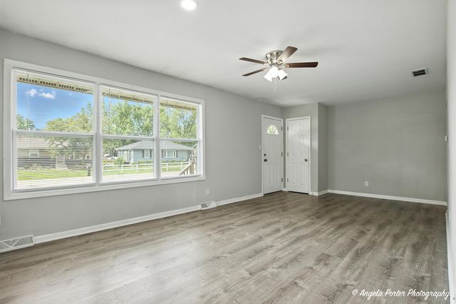 4420 Clearview Drive, Mchenry, IL 60050