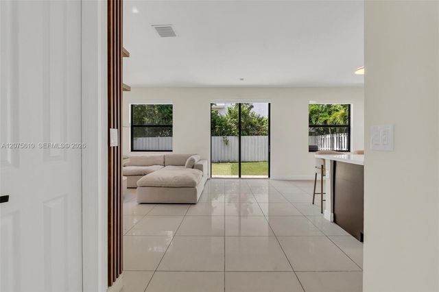 10204 NW 86th Street, Doral, FL 33178