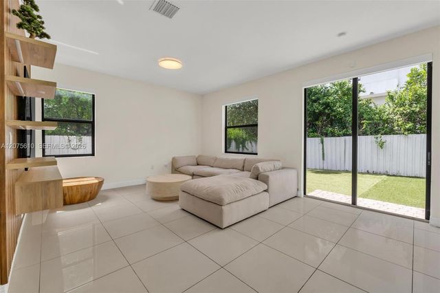 10204 NW 86th Street, Doral, FL 33178