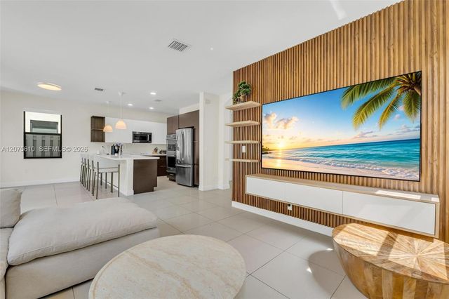 10204 NW 86th Street, Doral, FL 33178