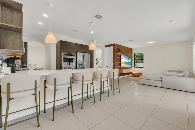 10204 NW 86th Street, Doral, FL 33178