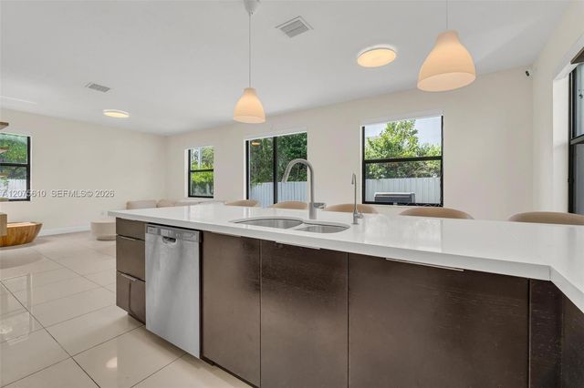 10204 NW 86th Street, Doral, FL 33178