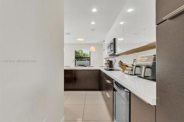 10204 NW 86th Street, Doral, FL 33178