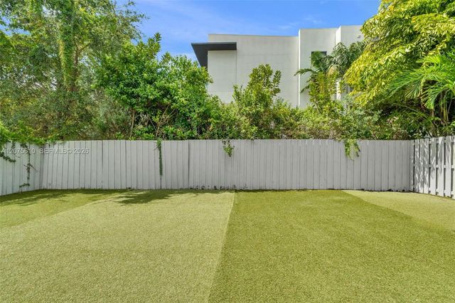 10204 NW 86th Street, Doral, FL 33178