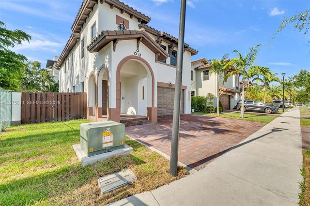 10204 NW 86th Street, Doral, FL 33178