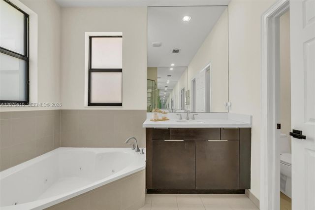 10204 NW 86th Street, Doral, FL 33178