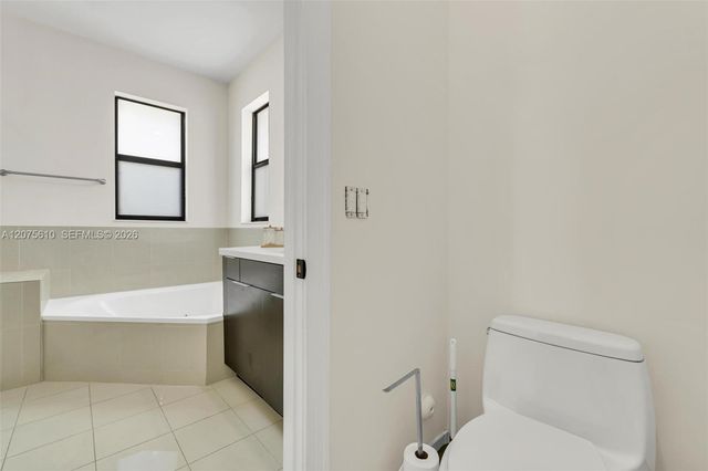 10204 NW 86th Street, Doral, FL 33178