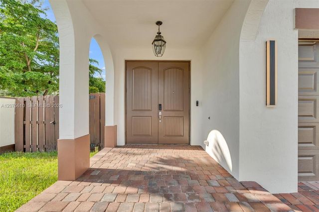 10204 NW 86th Street, Doral, FL 33178