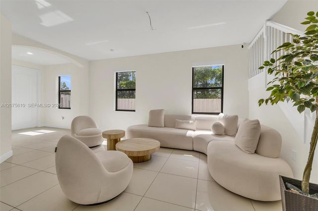 10204 NW 86th Street, Doral, FL 33178