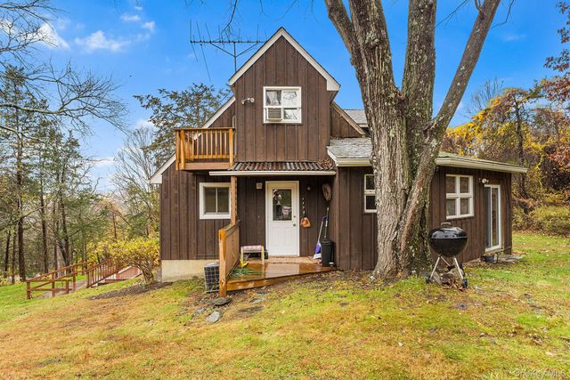 12 Cedar Lane, Poughquag, NY 12570