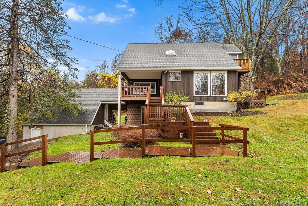 12 Cedar Lane, Poughquag, NY 12570