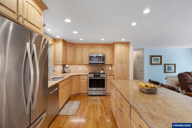 192 NW Canyon Dr, Dundee, OR 97115