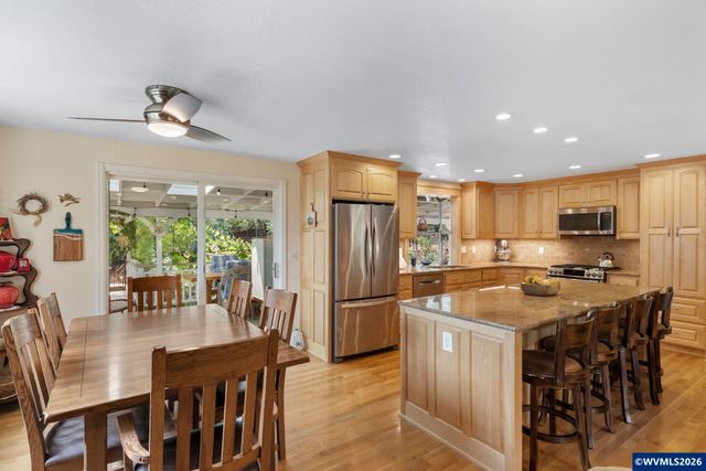 192 NW Canyon Dr, Dundee, OR 97115
