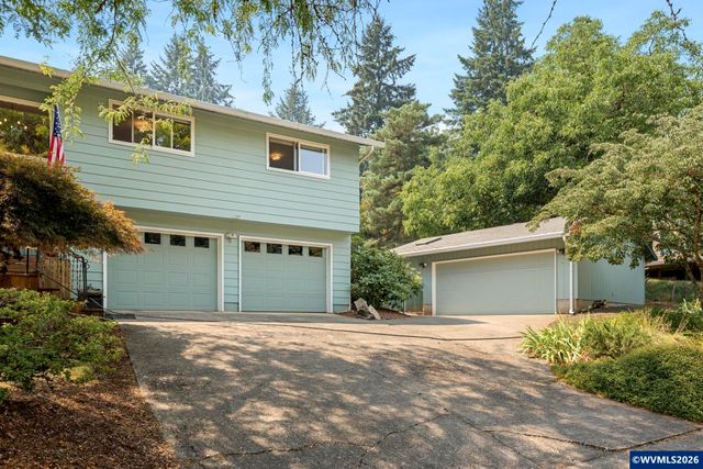 192 NW Canyon Dr, Dundee, OR 97115